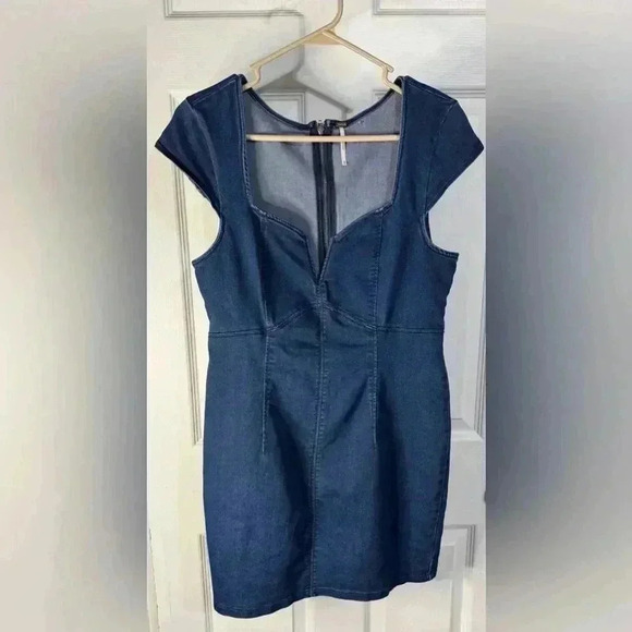 Free People Lia Blue Denim Bodycon Stretch Dress Size Medium - Picture 2 of 12